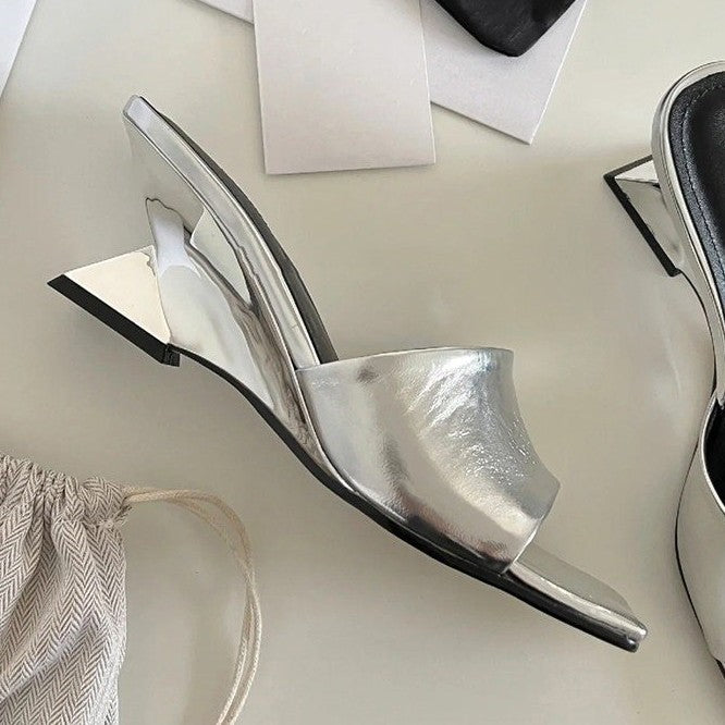 Damer Öppna Mules med Elegant Metallic-Ovanmaterial och Bekväm Blockklack Mirla-Eva Jonsson