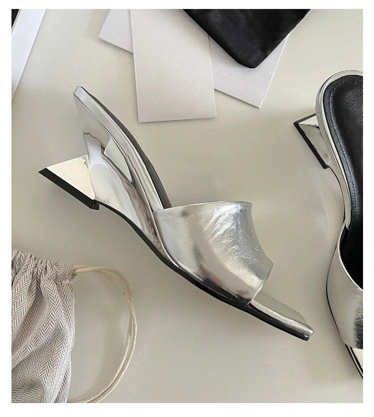Damer Öppna Mules med Elegant Metallic-Ovanmaterial och Bekväm Blockklack Mirla-Eva Jonsson