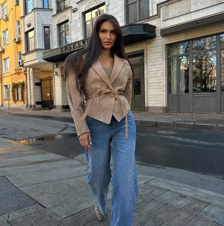 Damer Övergångsjacka i Mjuk Mocka med Midjejusterbart Bälte och Volymösa Ärmar Mirla-Eva Jonsson