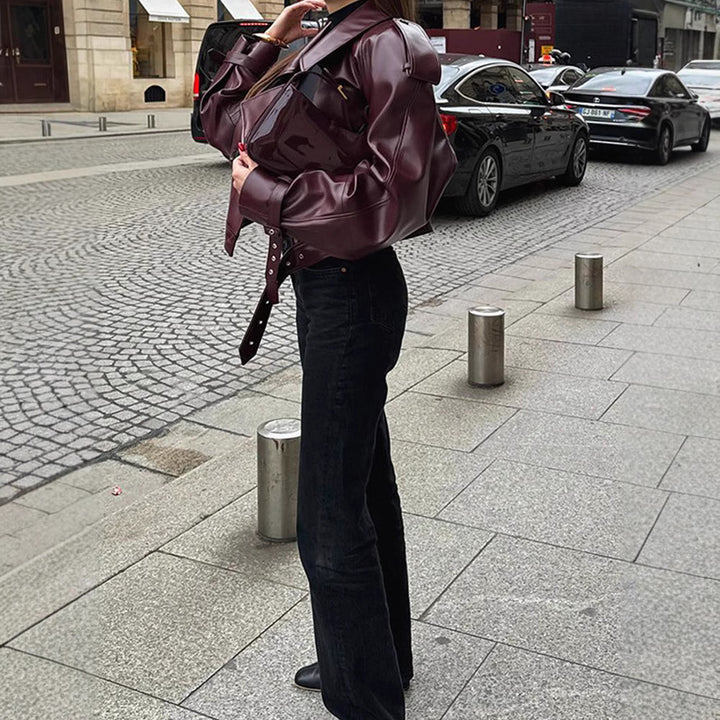 Damer Oversize Konstläderjacka med markant krage och strukturerad design Mirla-Eva Jonsson