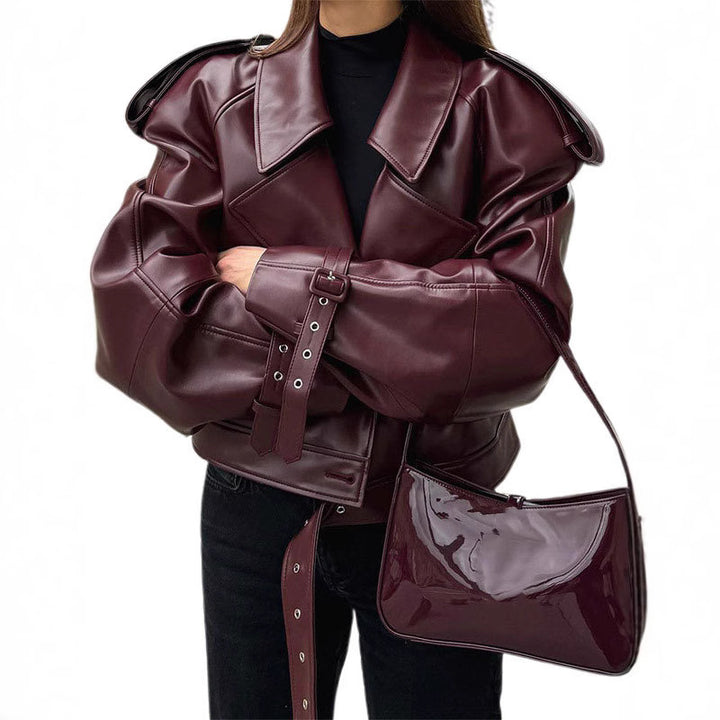 Damer Oversize Konstläderjacka med markant krage och strukturerad design Mirla-Eva Jonsson