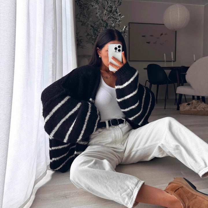 Damer Oversize Stickad jacka med randig design och voluminösa ärmar Mirla-Eva Jonsson
