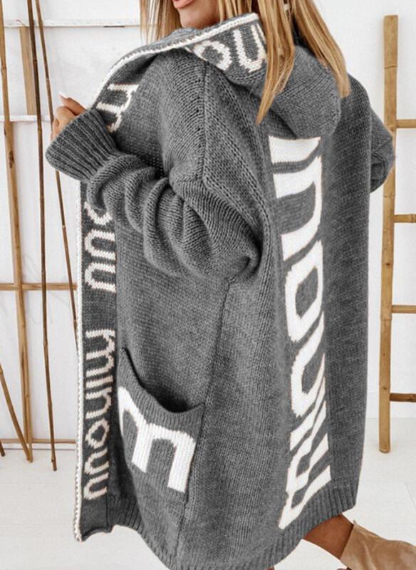 Damer Oversize Stickkappa med praktisk fickdesign Mirla-Eva Jonsson
