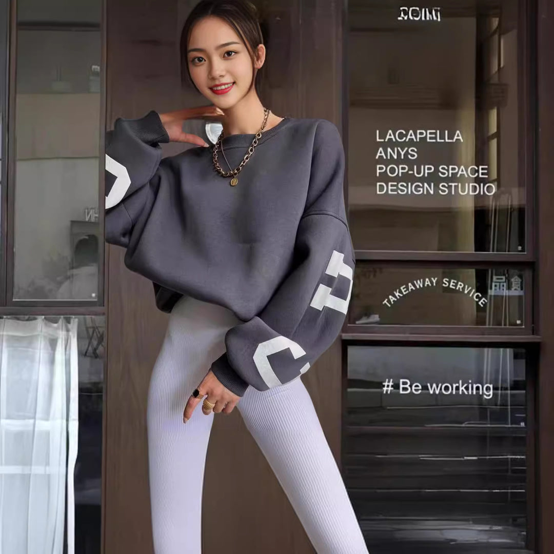 Damer Oversize Sweatshirt med grafiska accenter Mirla-Eva Jonsson