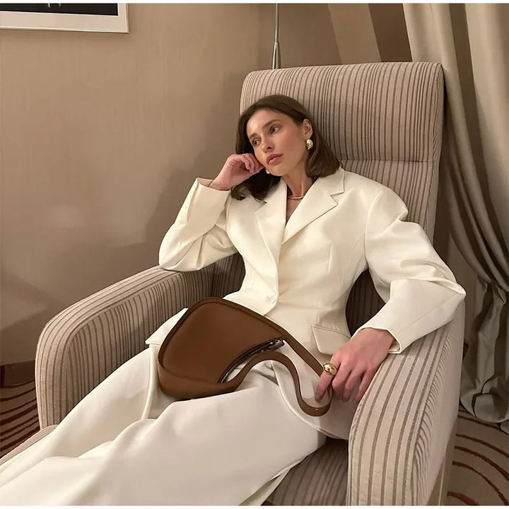 Damer Oversized Blazer i minimalistisk design Mirla-Eva Jonsson