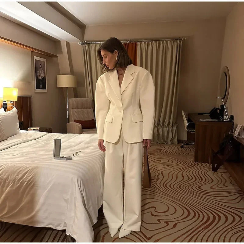 Damer Oversized Blazer i minimalistisk design Mirla-Eva Jonsson