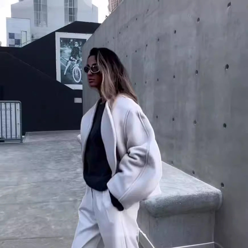 Damer Oversized Blazer med asymmetrisk design och elegant drapering Mirla-Eva Jonsson