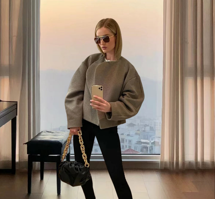Damer Oversized Blazer med asymmetrisk design och elegant drapering Mirla-Eva Jonsson