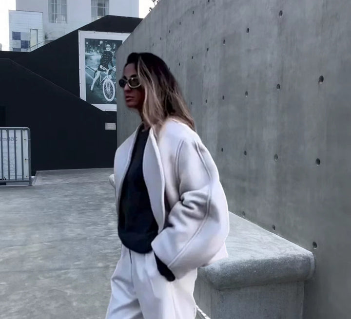 Damer Oversized Blazer med asymmetrisk design och elegant drapering Mirla-Eva Jonsson