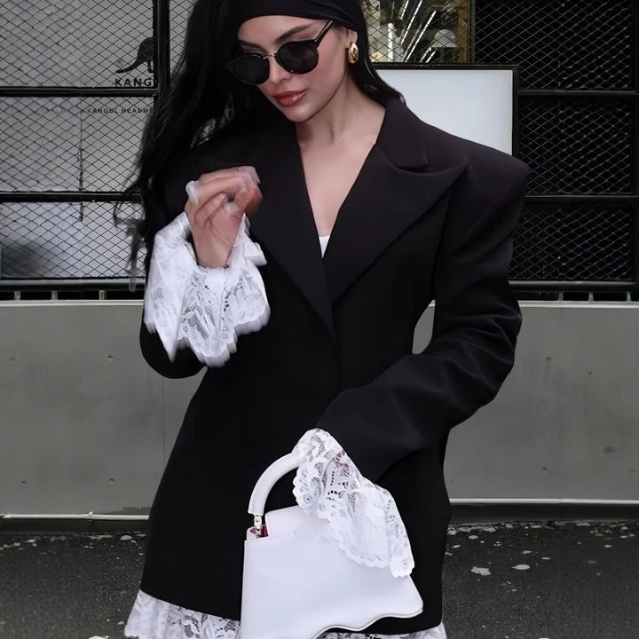 Damer Oversized Blazer med innovativ skärning och elegant design Mirla-Eva Jonsson