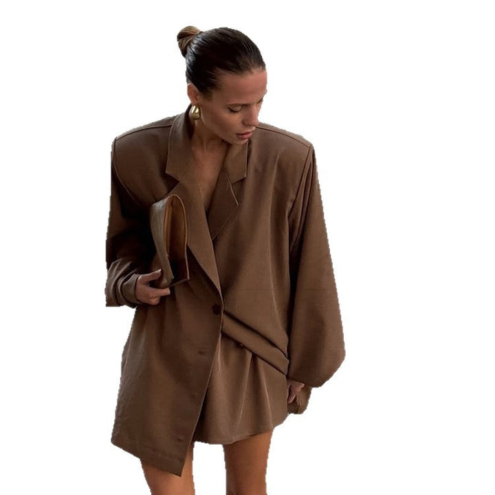 Damer Oversized Blazerjacka med asymmetrisk skärning och eleganta detaljer Mirla-Eva Jonsson