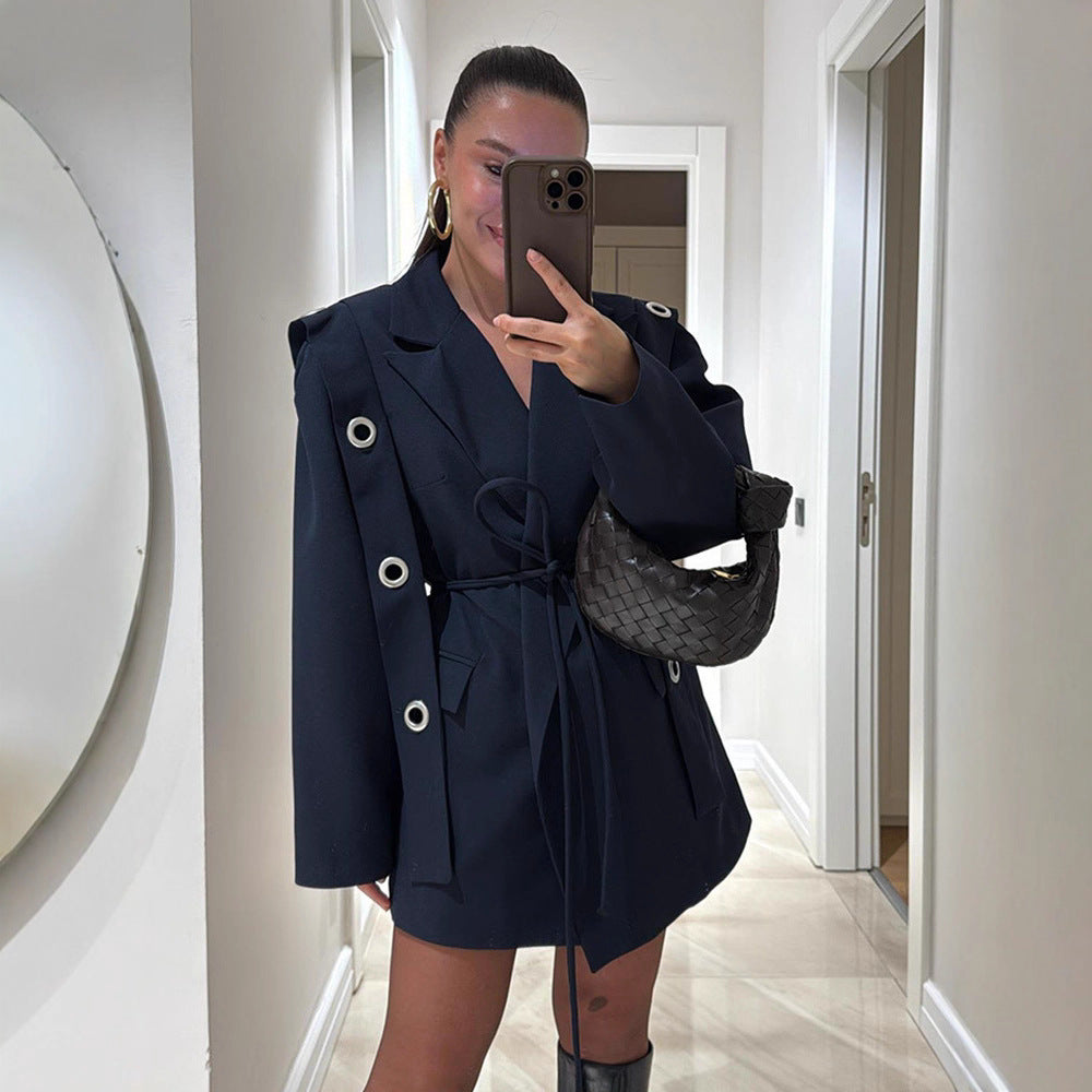 Damer Oversized Blazerjacka med moderiktiga knytdetaljer och stora knappar Mirla-Eva Jonsson