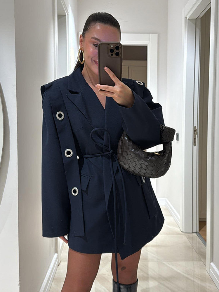 Damer Oversized Blazerjacka med moderiktiga knytdetaljer och stora knappar Mirla-Eva Jonsson