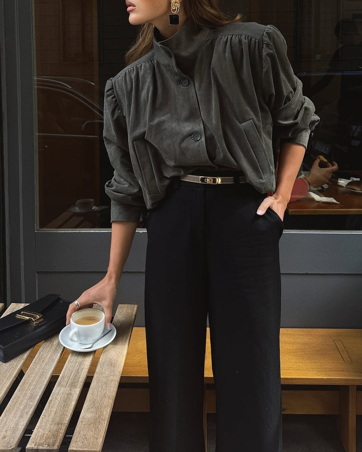 Damer Oversized Blus med stiligt plisserad design och eleganta knapppdetaljer Mirla-Eva Jonsson