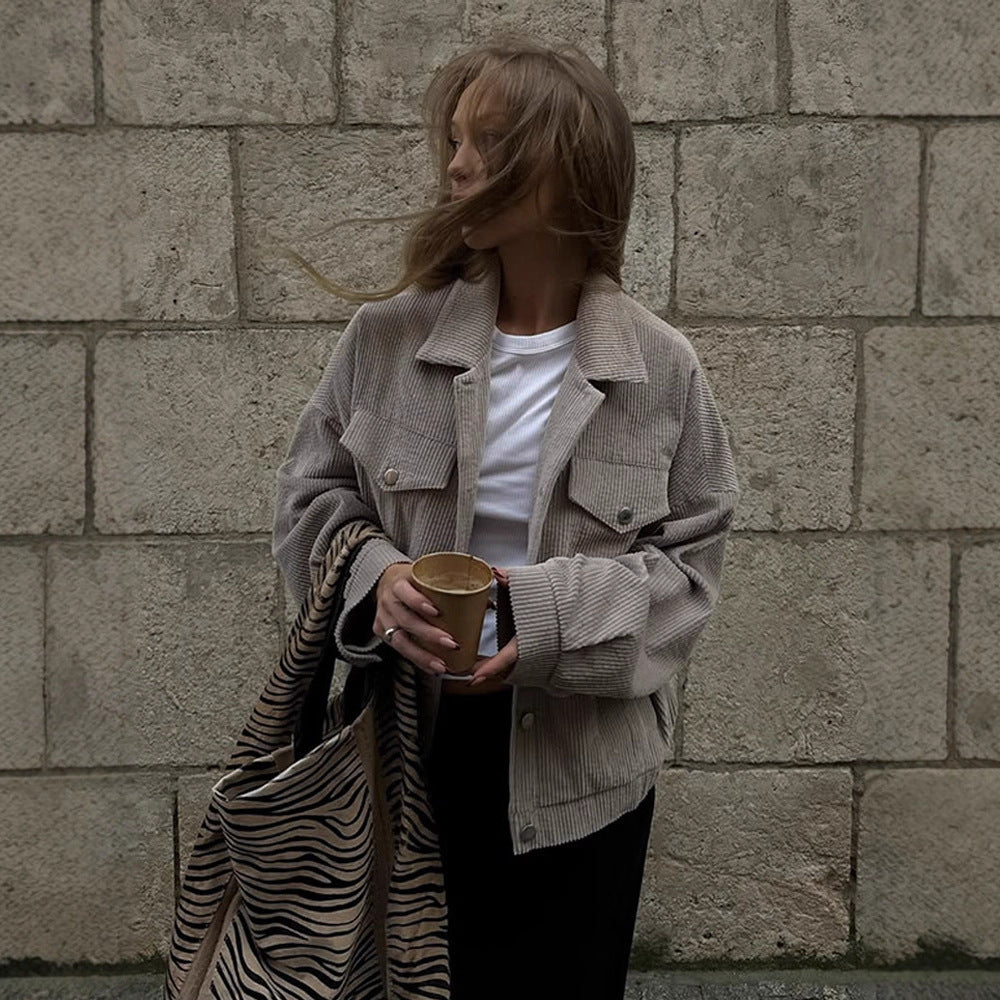 Damer Oversized Cordjacka med praktiska fickor och diskret randmönster Mirla-Eva Jonsson