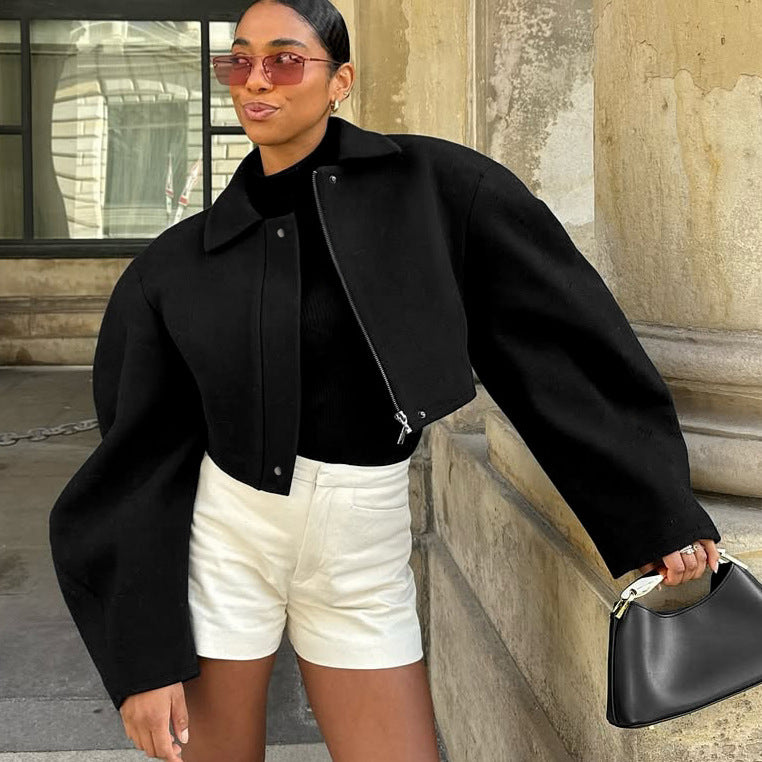 Damer Oversized Cropped-Jacka med innovativ skärning Mirla-Eva Jonsson