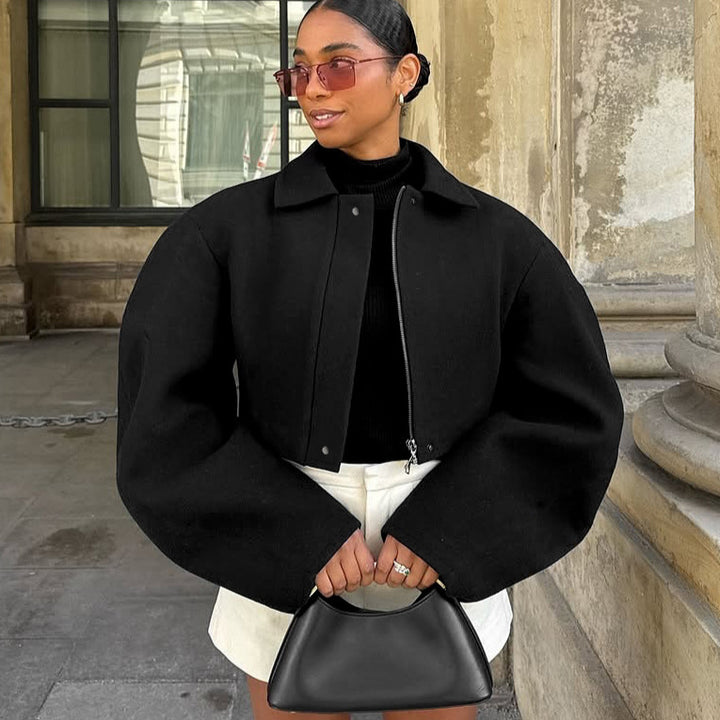 Damer Oversized Cropped-Jacka med innovativ skärning Mirla-Eva Jonsson