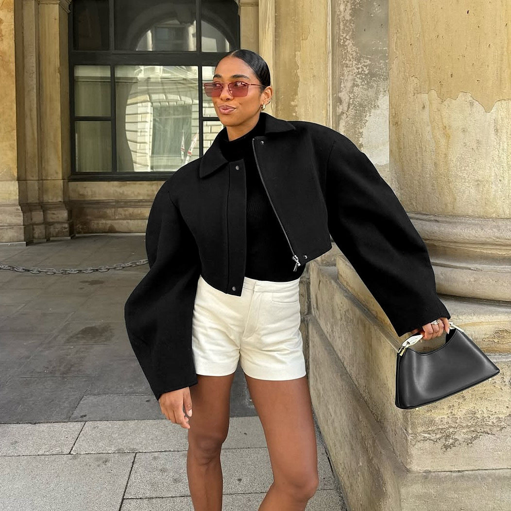 Damer Oversized Cropped-Jacka med innovativ skärning Mirla-Eva Jonsson