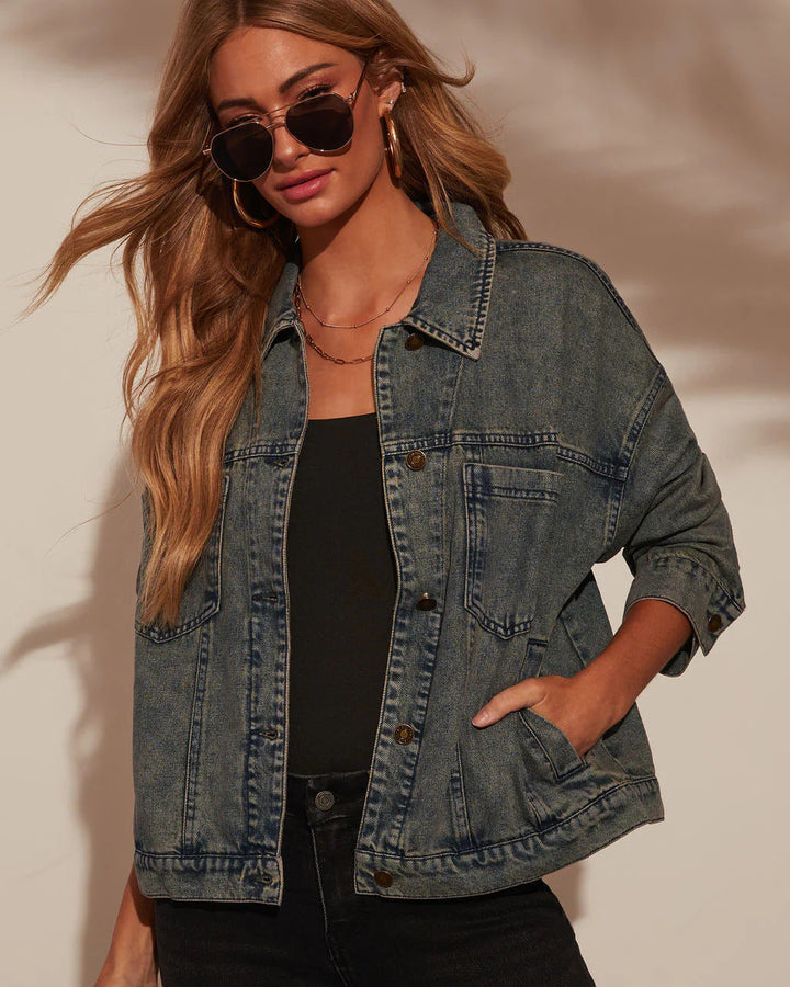 Damer Oversized Denim-Jacka i Lätt Skärning med Praktiska Fickor Mirla-Eva Jonsson