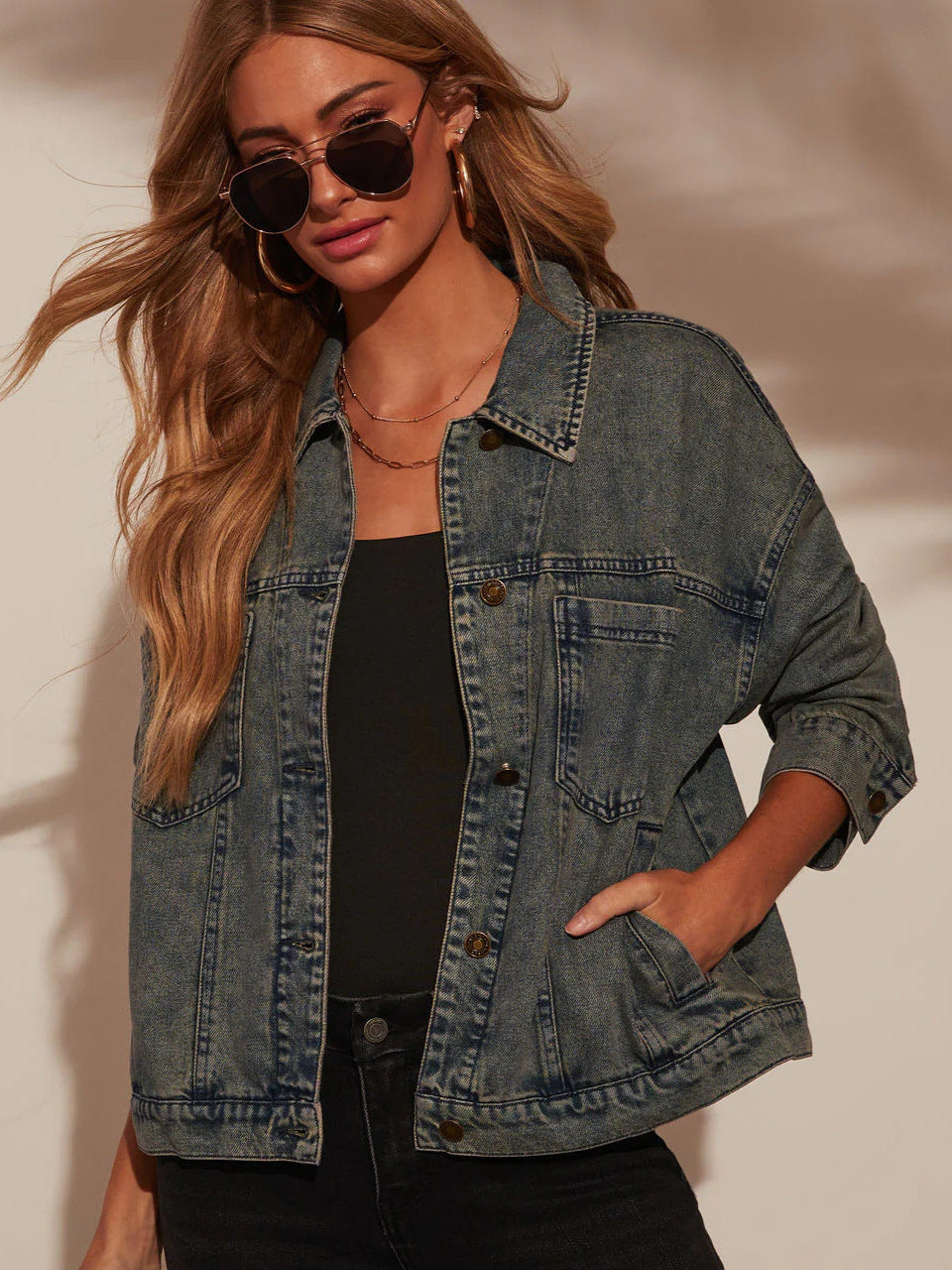 Damer Oversized Denim-Jacka i Lätt Skärning med Praktiska Fickor Mirla-Eva Jonsson