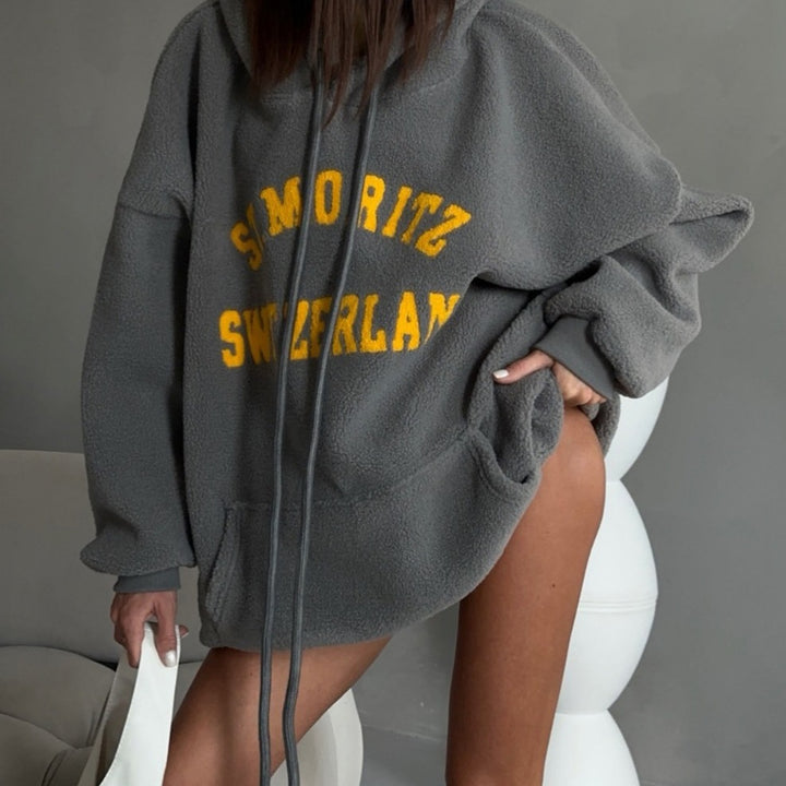 Damer Oversized Fleece-Hoodie med tryck Mirla-Eva Jonsson