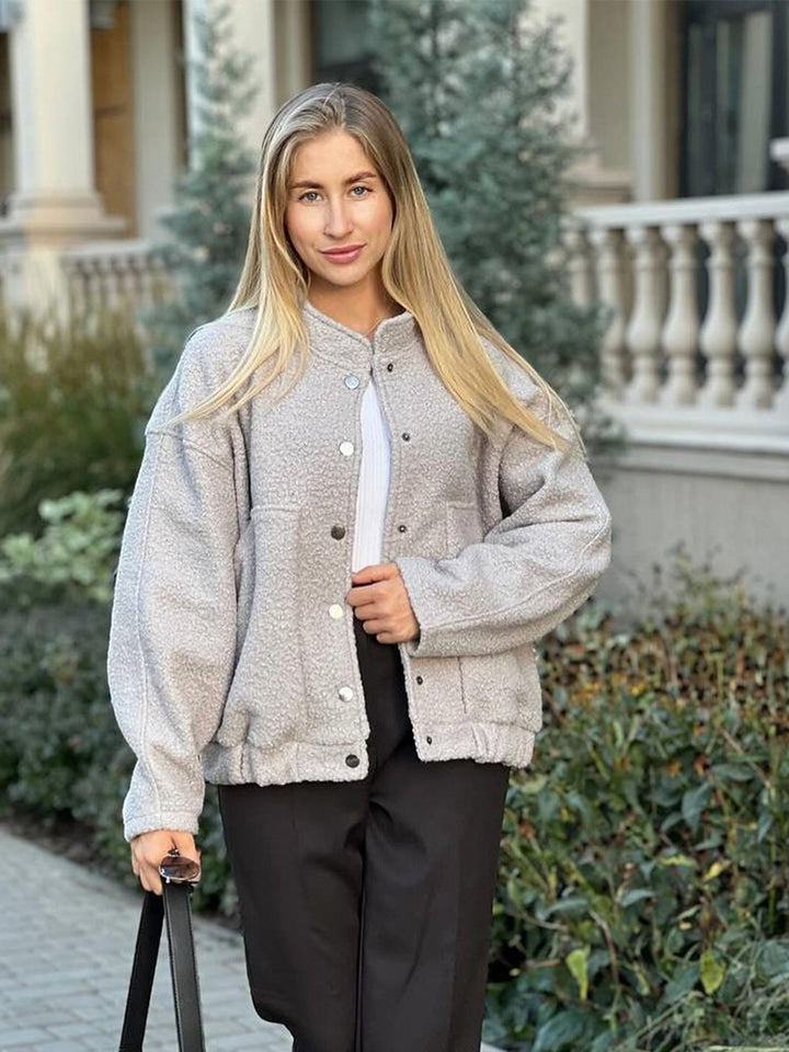 Damer Oversized Fleecejacka med tryckknappar och praktiska fickor Mirla-Eva Jonsson