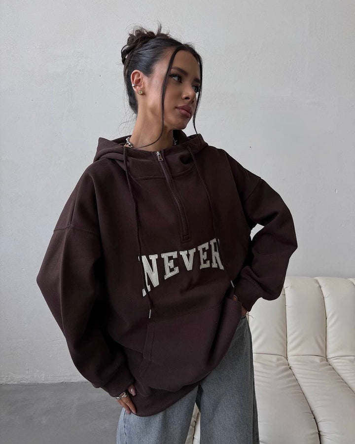 Damer Oversized Hoodie med dragkedja och statement-tryck Mirla-Eva Jonsson