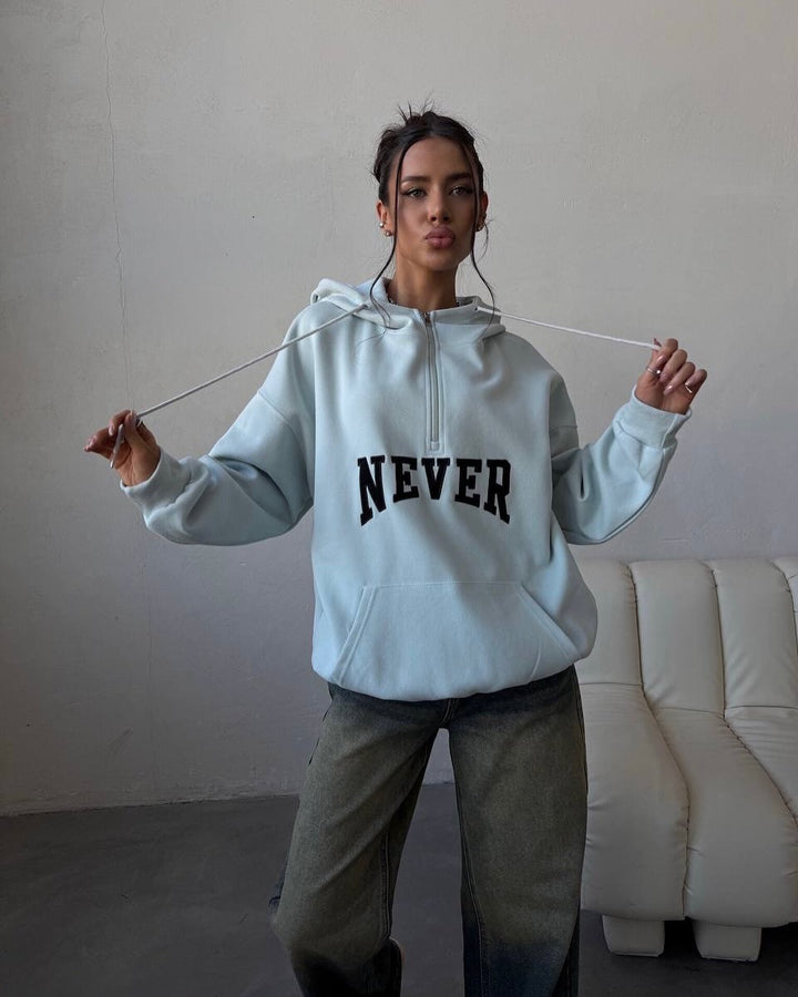 Damer Oversized Hoodie med dragkedja och statement-tryck Mirla-Eva Jonsson