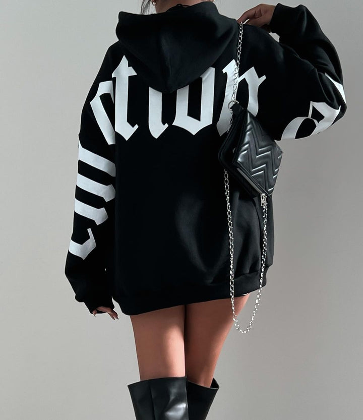 Damer Oversized Hoodies med extraordinär text Mirla-Eva Jonsson