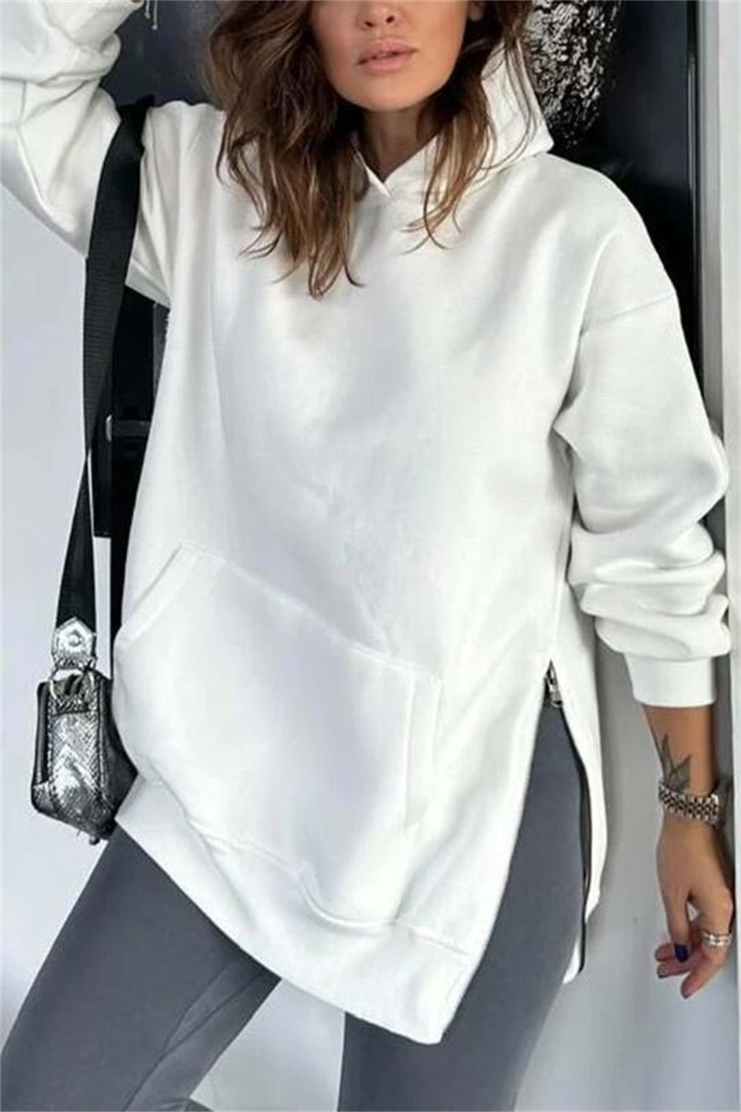 Damer Oversized Hoodietröja med sidodragkedjor och universell passform Mirla-Eva Jonsson