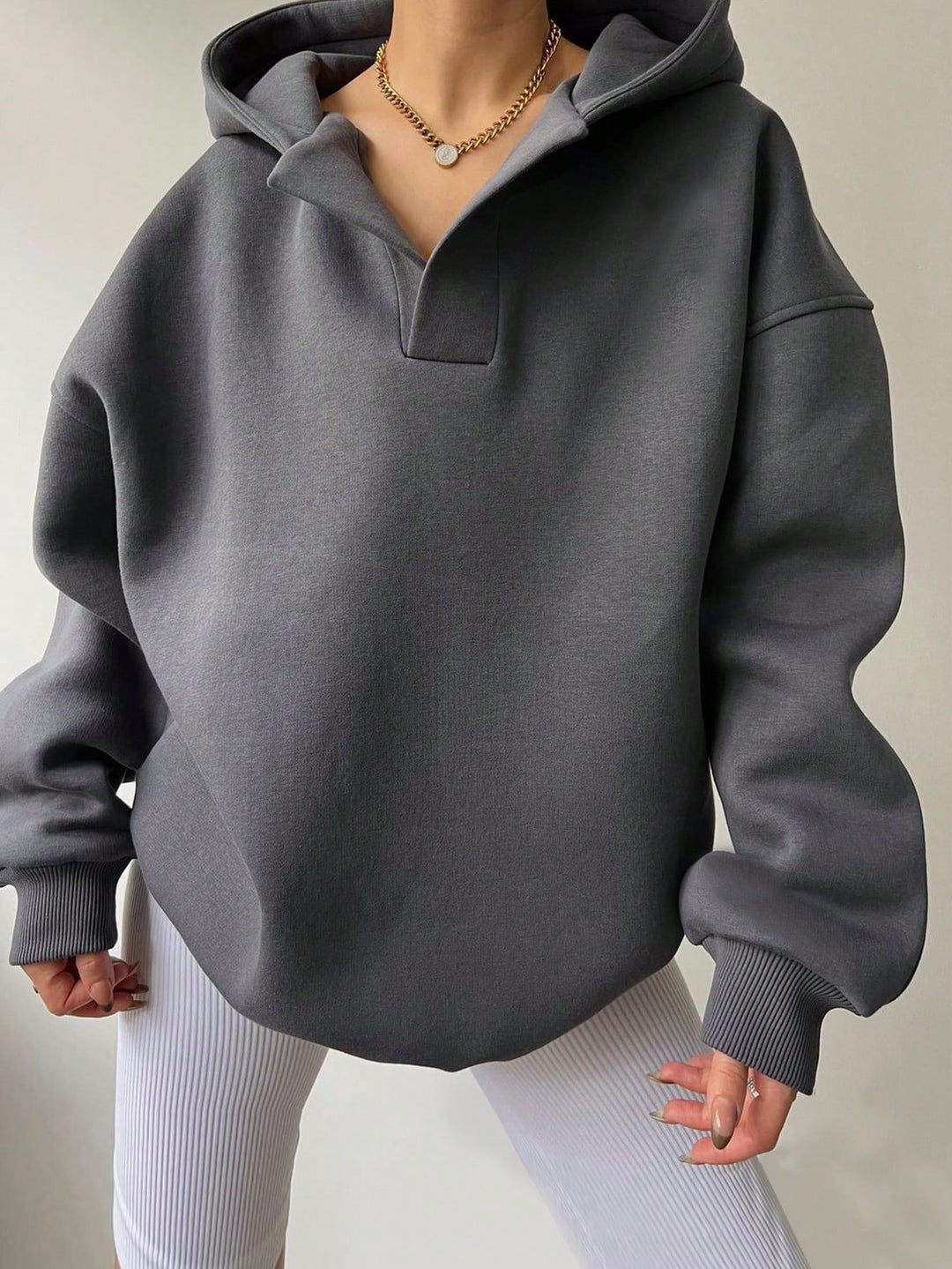 Damer Oversized Huvtröja med unik Krage Mirla-Eva Jonsson