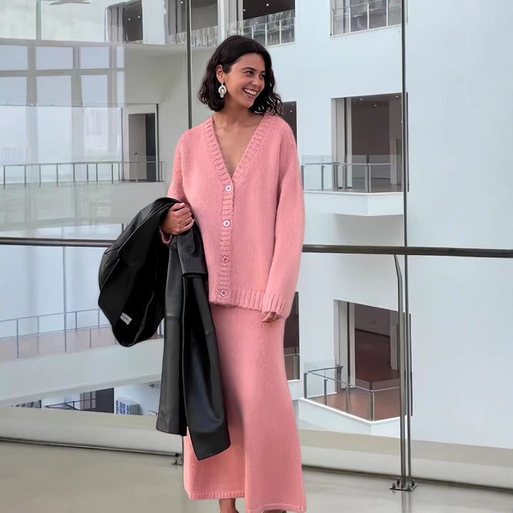 Damer Oversized Kofta med djup V-hals och stora knappar Mirla-Eva Jonsson