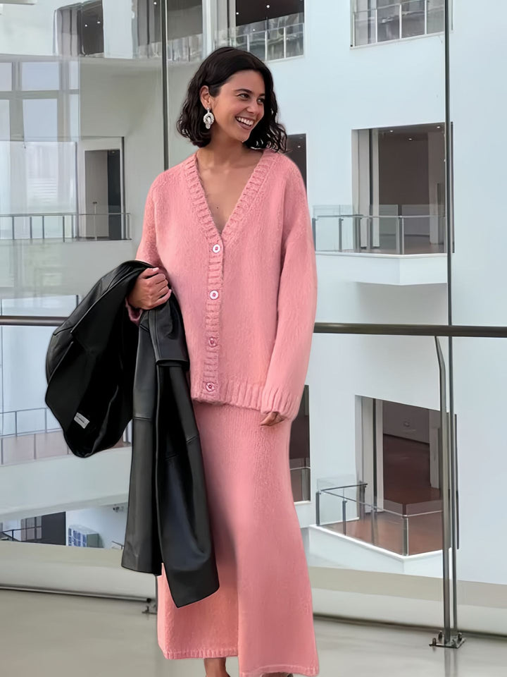Damer Oversized Kofta med djup V-hals och stora knappar Mirla-Eva Jonsson