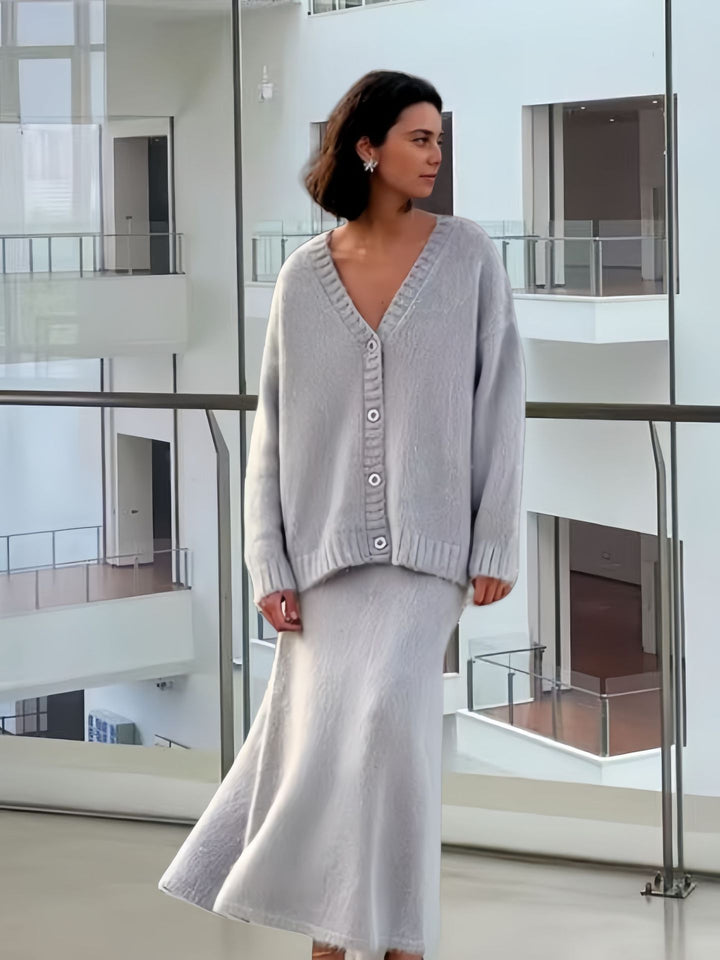 Damer Oversized Kofta med djup V-hals och stora knappar Mirla-Eva Jonsson