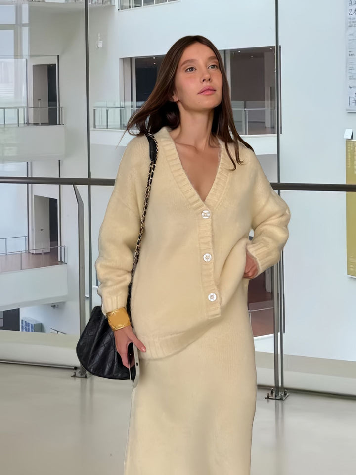 Damer Oversized Kofta med djup V-hals och stora knappar Mirla-Eva Jonsson