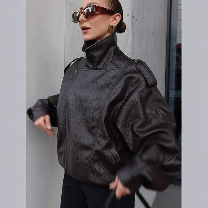 Damer Oversized Konstläderjacka med hög krage och voluminösa ärmar Mirla-Eva Jonsson
