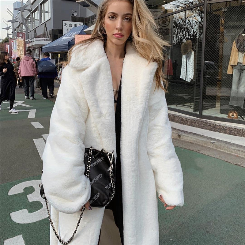 Damer Oversized Konstpälsjacka med huva och strukturerad design Mirla-Eva Jonsson