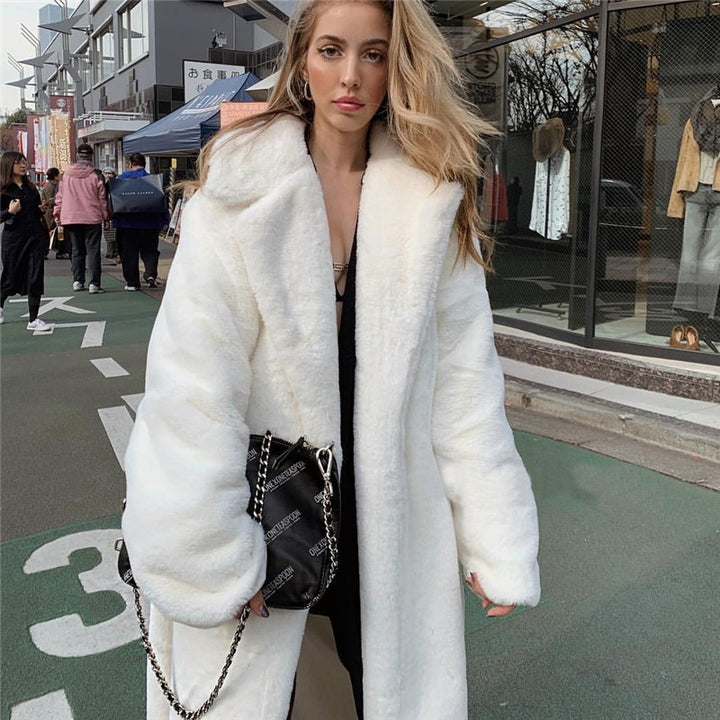 Damer Oversized Konstpälsjacka med huva och strukturerad design Mirla-Eva Jonsson