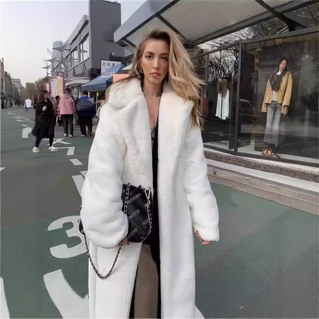 Damer Oversized Konstpälsjacka med huva och strukturerad design Mirla-Eva Jonsson