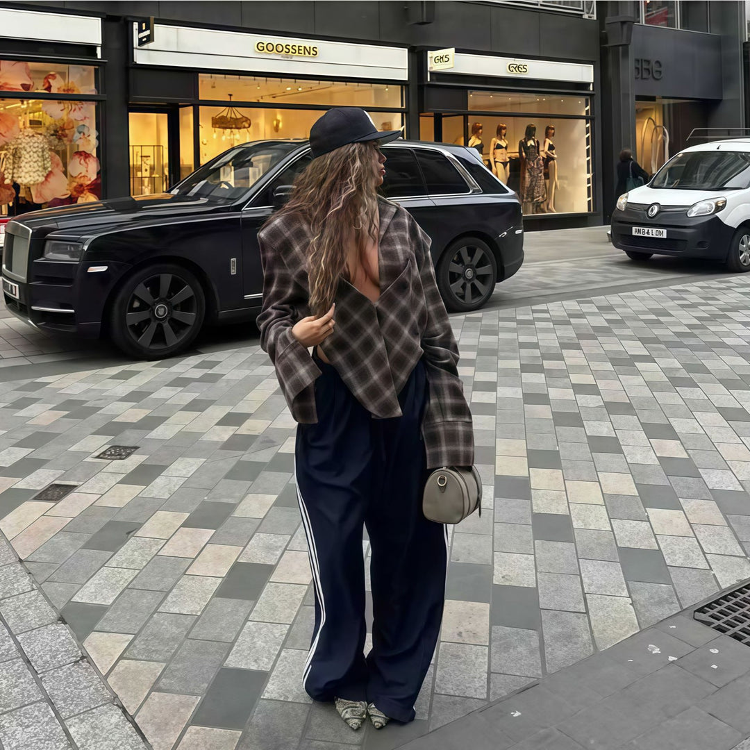 Damer Oversized Rutiga Skjortblus med djup V-urringning och avslappnad skärning Mirla-Eva Jonsson