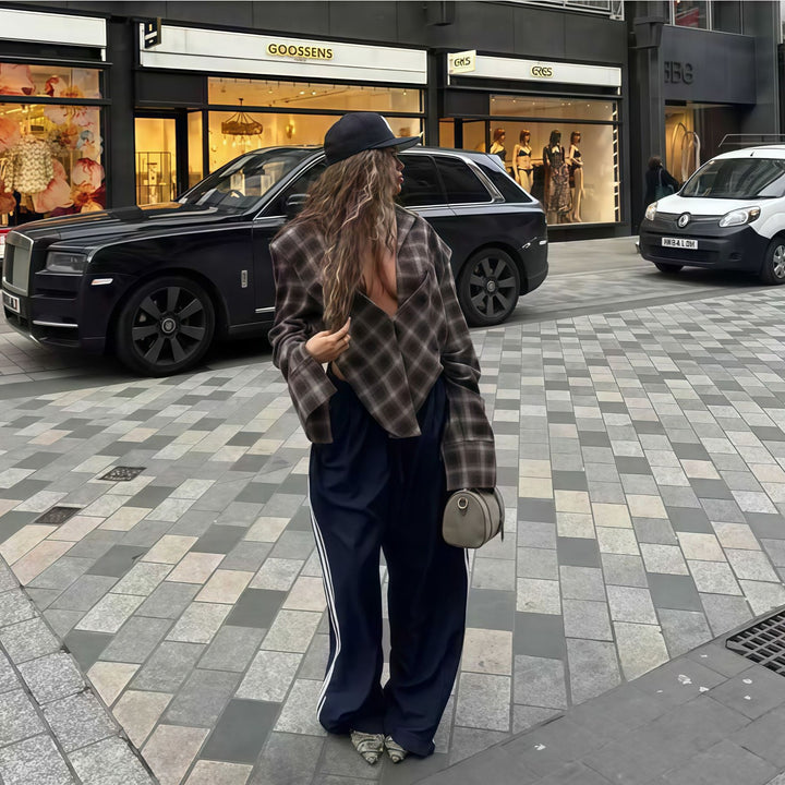 Damer Oversized Rutiga Skjortblus med djup V-urringning och avslappnad skärning Mirla-Eva Jonsson