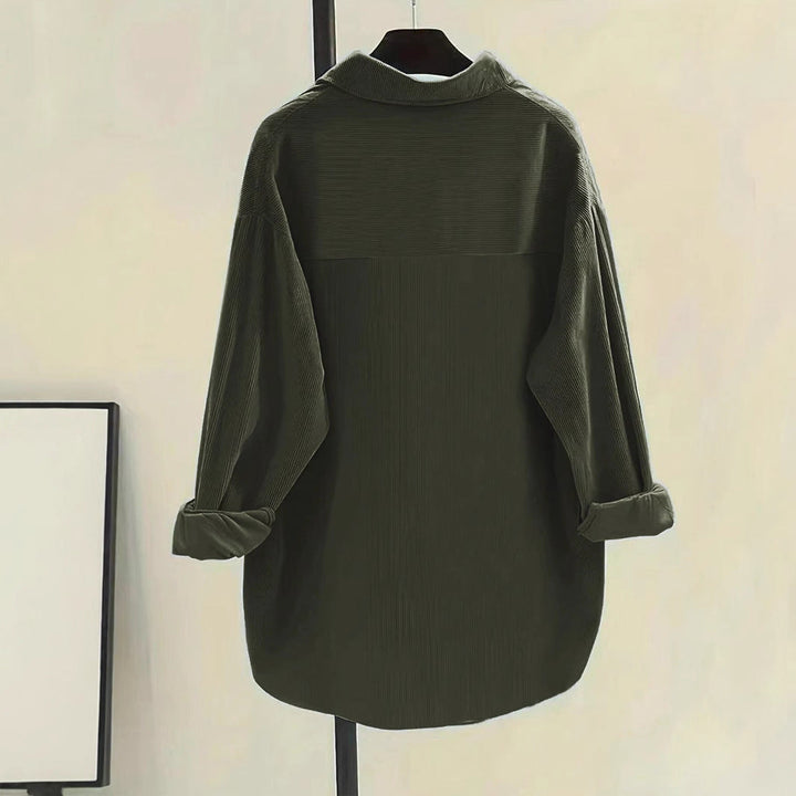 Damer Oversized Skjorta i Ribbstickad med Bröstfickor och Stiligt Krage Mirla-Eva Jonsson