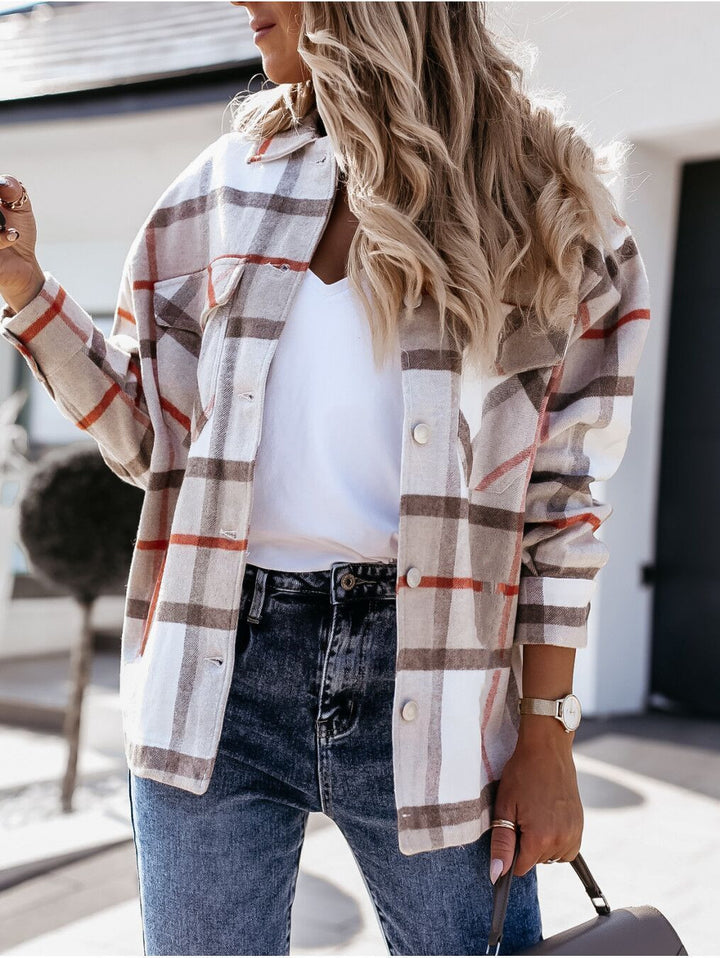 Damer Oversized Skjortblus med Rutmönster och Knapppdetaljer Mirla-Eva Jonsson