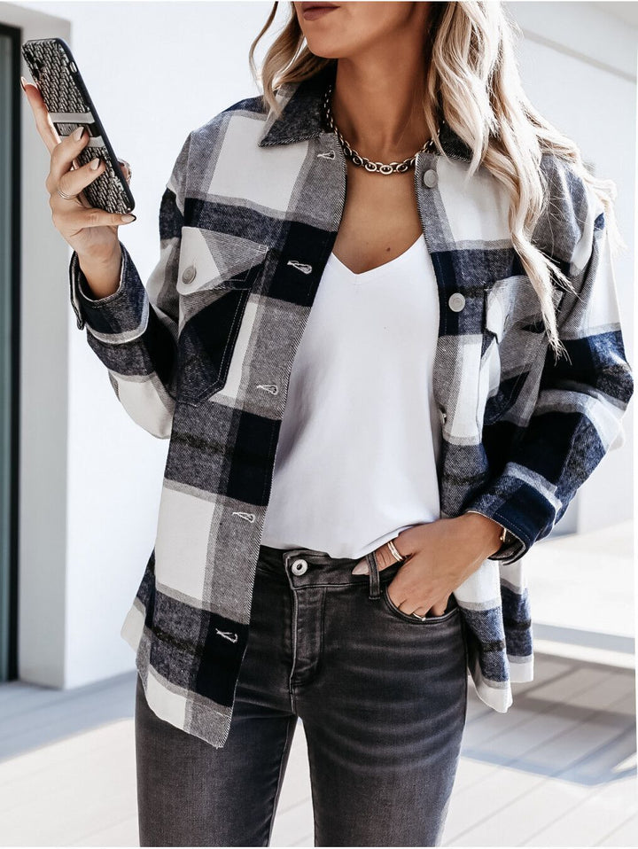 Damer Oversized Skjortblus med Rutmönster och Knapppdetaljer Mirla-Eva Jonsson