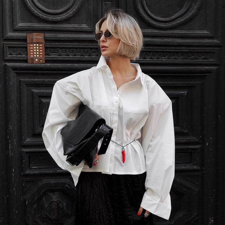 Damer Oversized Skjortblus med unika ärmdetaljer och figursydd skärning Mirla-Eva Jonsson