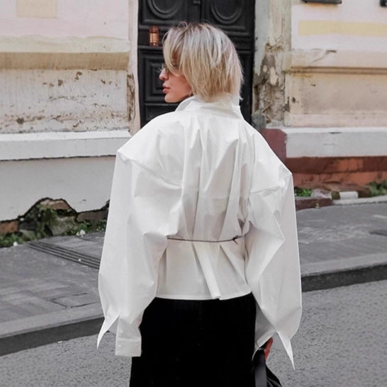 Damer Oversized Skjortblus med unika ärmdetaljer och figursydd skärning Mirla-Eva Jonsson