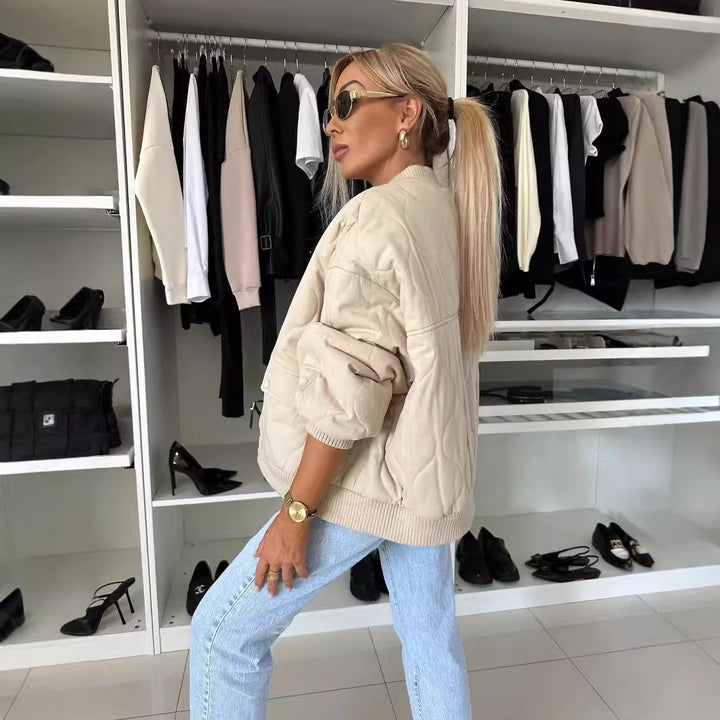 Damer Oversized Steppjacka med bekväm passform och elastiska ribbadeärmar Mirla-Eva Jonsson