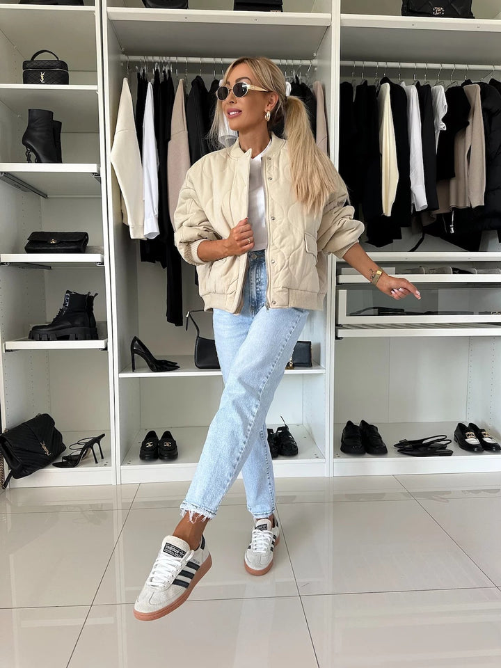 Damer Oversized Steppjacka med bekväm passform och elastiska ribbadeärmar Mirla-Eva Jonsson