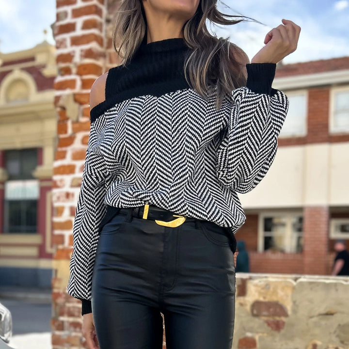 Damer Oversized Stickad Tröja med djup Halsringning och off-shoulder Design Mirla-Eva Jonsson