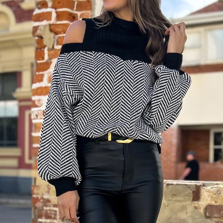 Damer Oversized Stickad Tröja med djup Halsringning och off-shoulder Design Mirla-Eva Jonsson